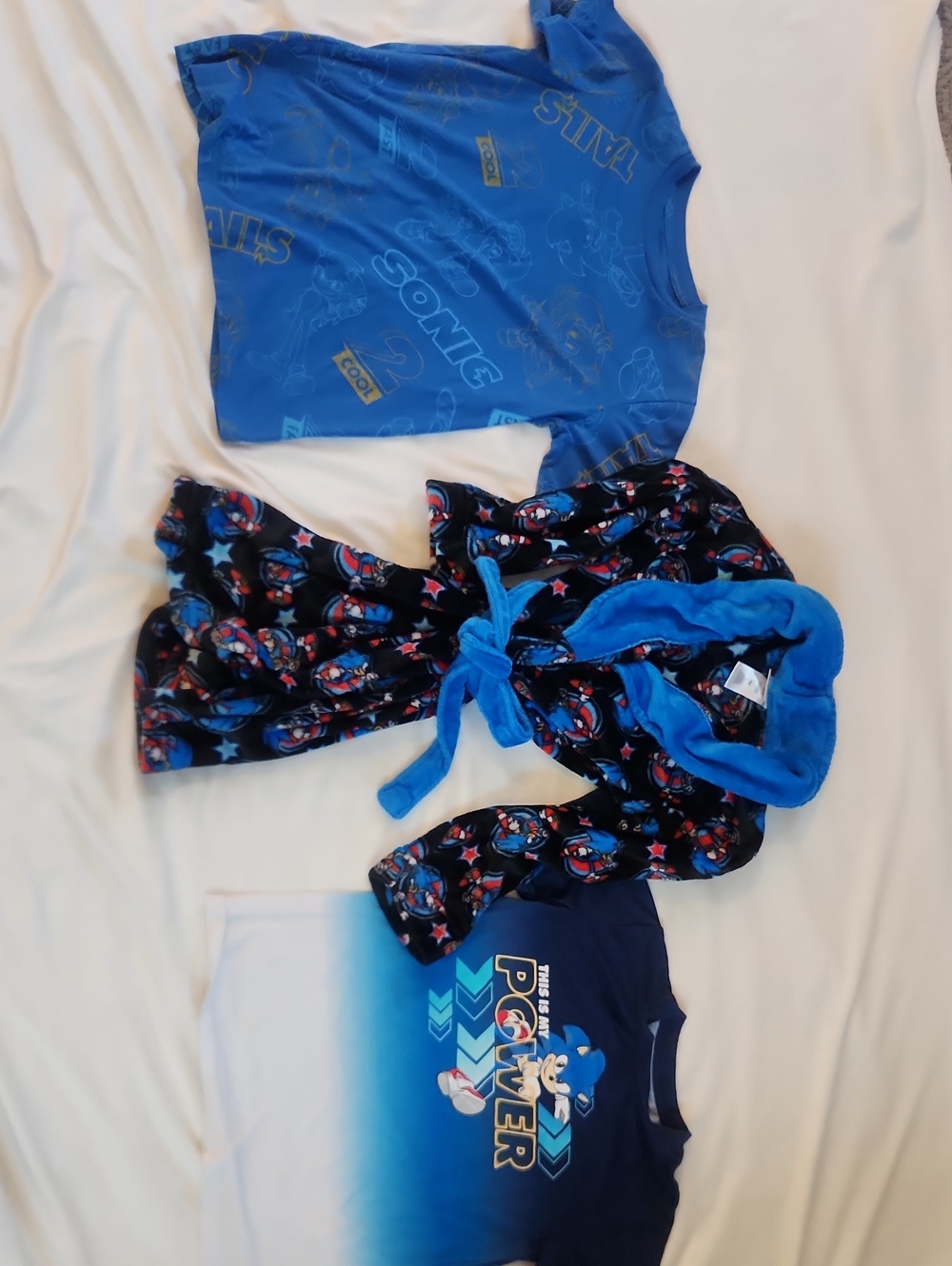 Boys Size 8 Sonic Shirts And Robe